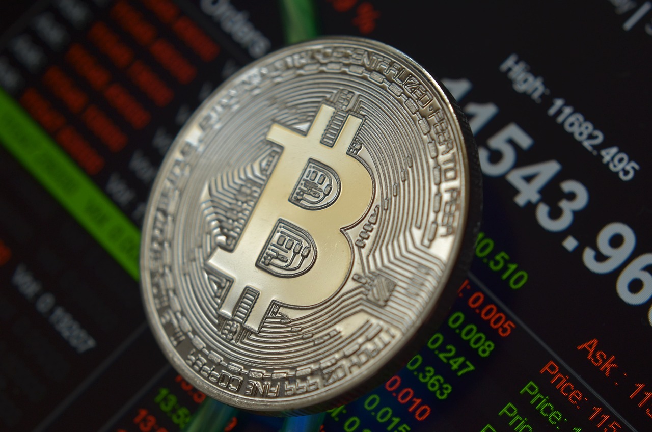 马斯克回归特斯拉、减少DOGE工作！TSLA与狗狗币双双暴涨