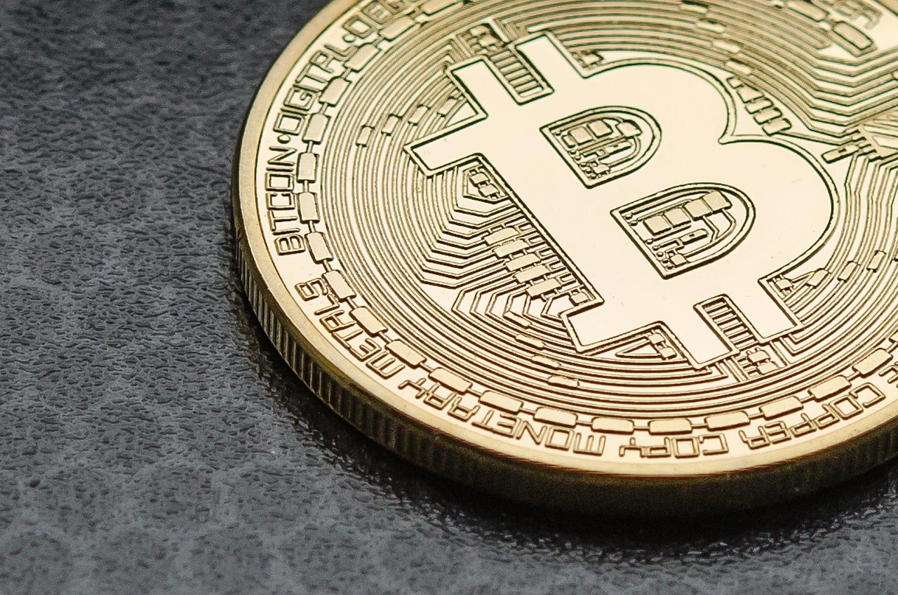 AI概念币ACT、IP 同步暴跌20% 又迅速反弹！诡异的币价走势引热议